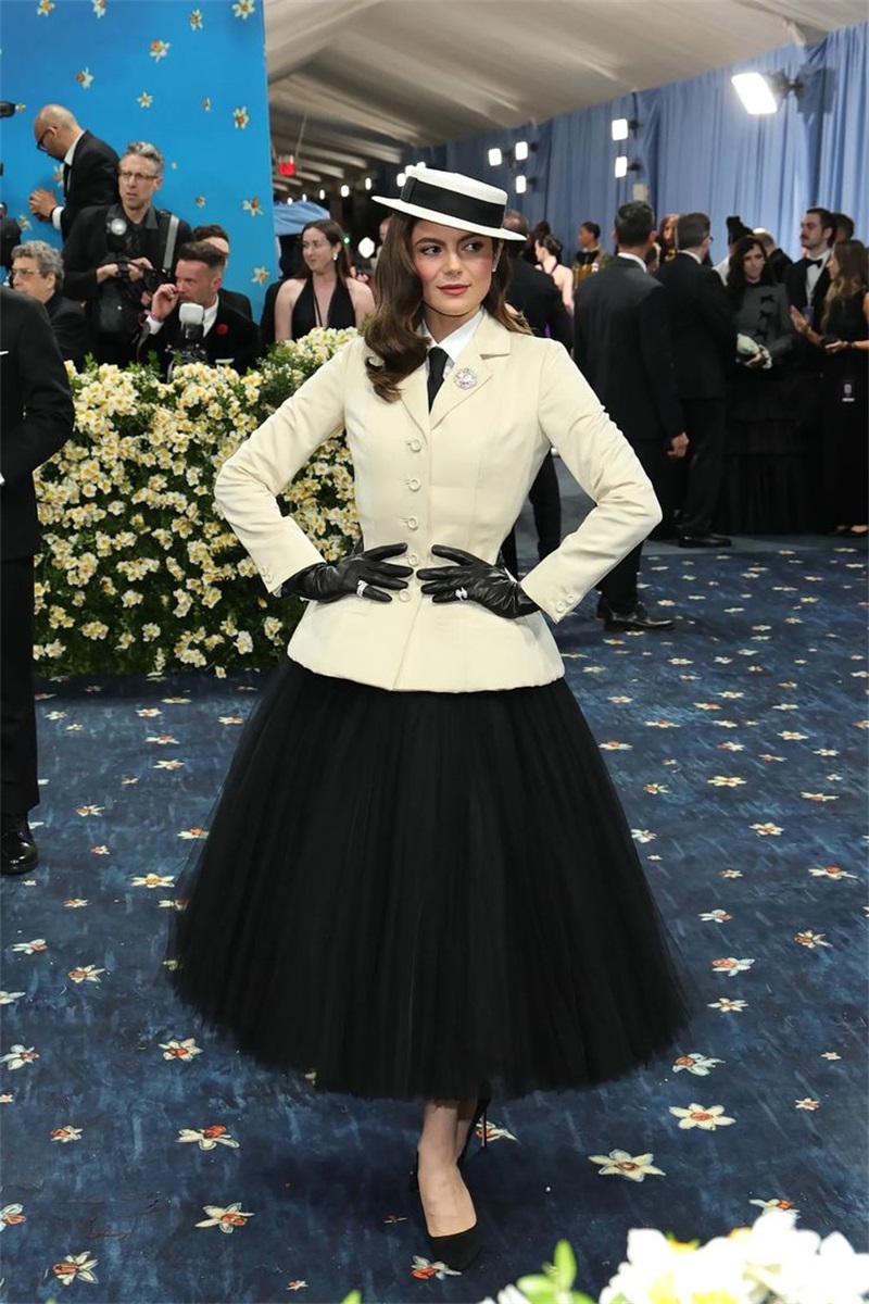 Women Formal Wear Designers - White Women Office Suits Skirt Set
